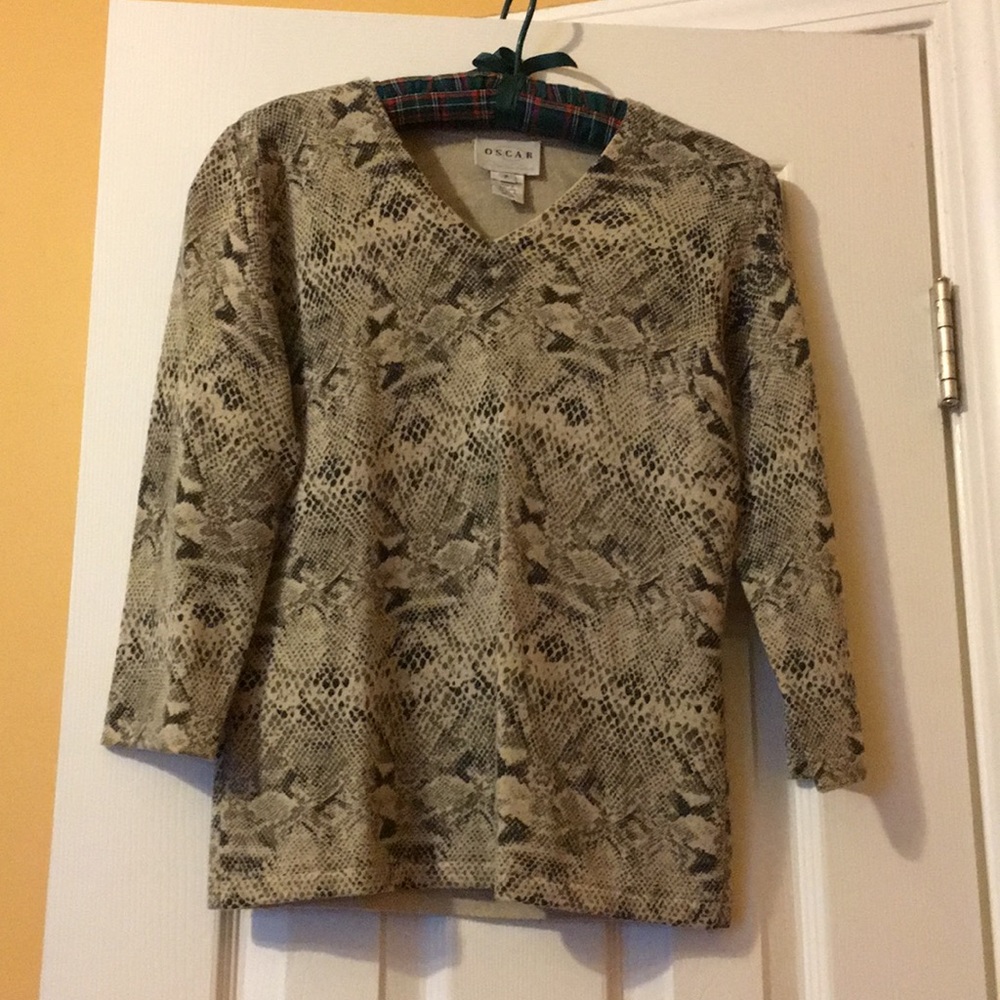 Oscar de la Renta 100% Marino wool sweater top